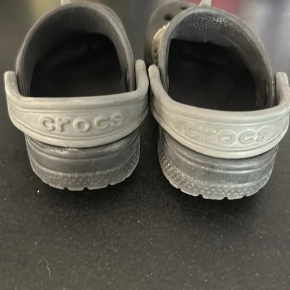 Toddler shark Crocs size 7 - Picture 3 of 4